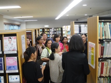 1. 女性教育情報センター見学